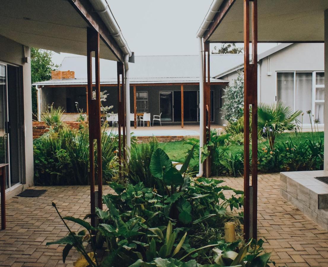 Azaria Guesthouse สเวลเลนดาม ภายนอก รูปภาพ