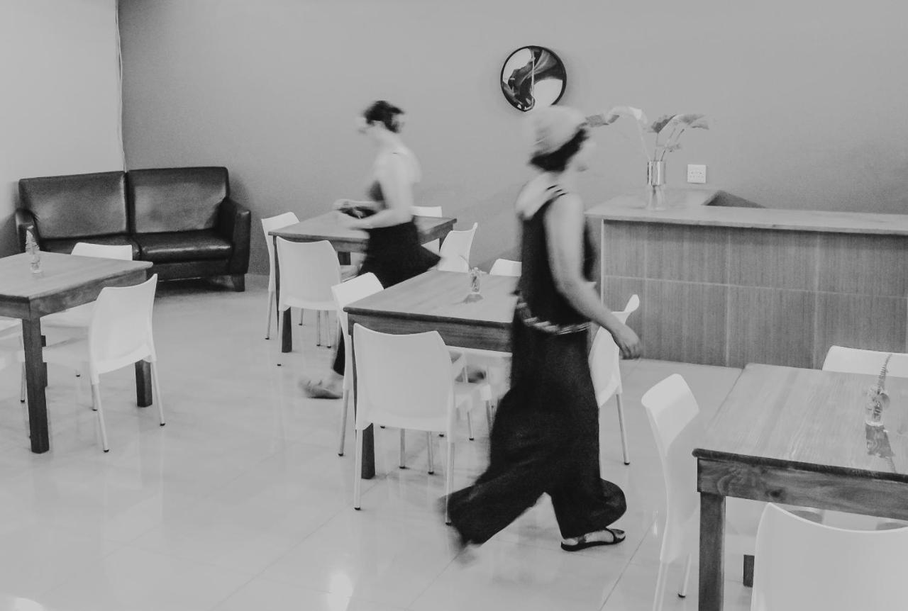 Azaria Guesthouse สเวลเลนดาม ภายนอก รูปภาพ
