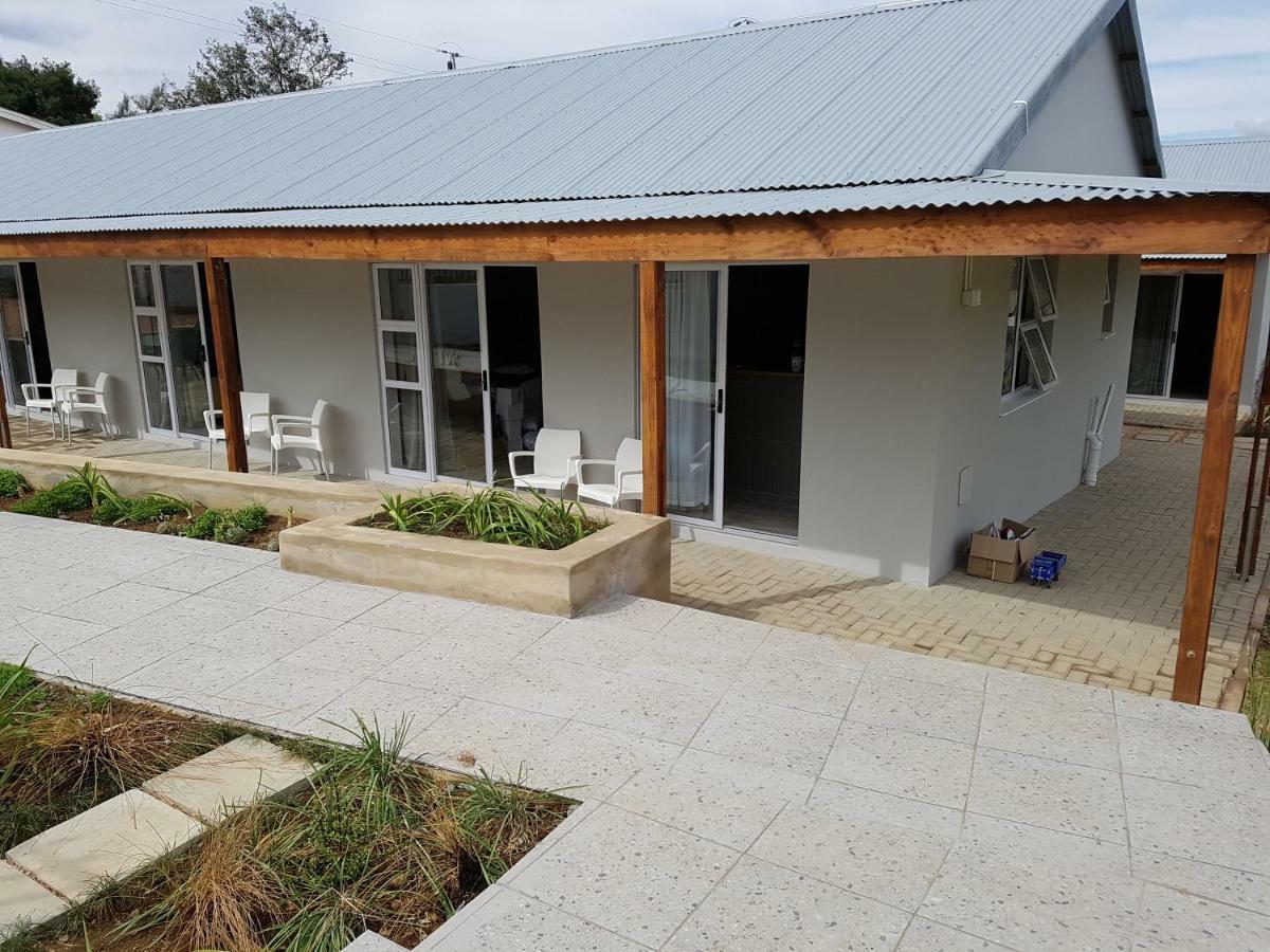 Azaria Guesthouse สเวลเลนดาม ภายนอก รูปภาพ
