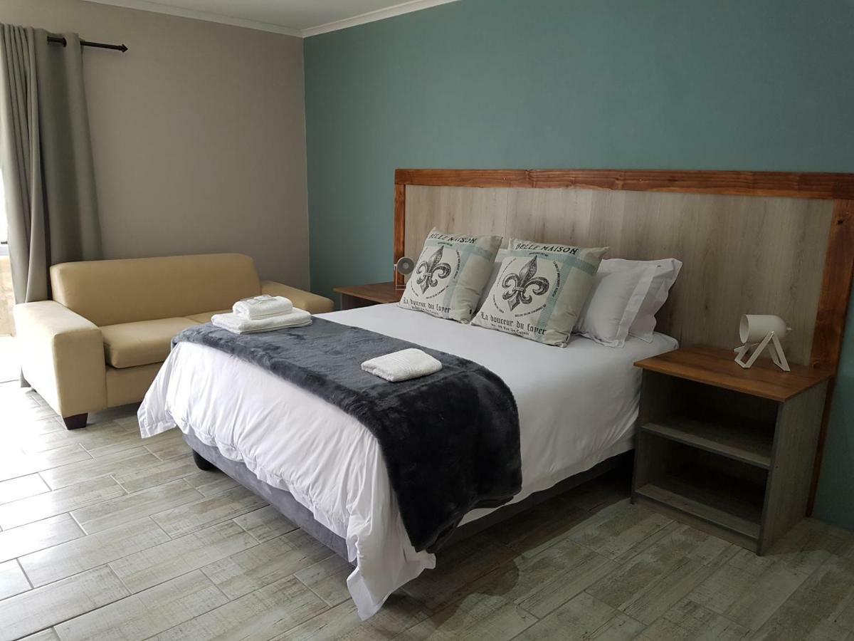 Azaria Guesthouse สเวลเลนดาม ภายนอก รูปภาพ